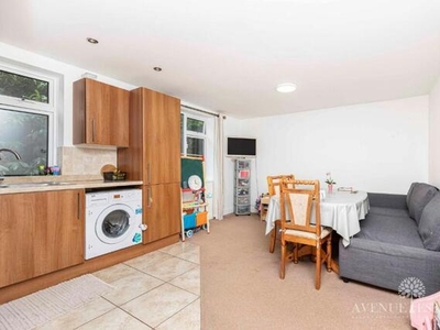 3 Bedroom Apartment Bournemouth Bournemouth