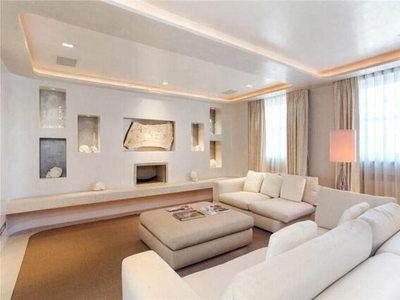 3 Bedroom Apartment For Sale In South Kensington, London