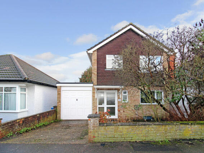 3 Bedroom Detached House For Sale In Farnborough