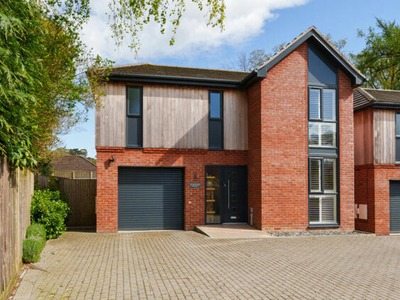3 Bedroom Detached House For Sale In Whitchurch, Hampshire