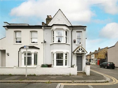 3 Bedroom End Of Terrace House For Sale In Walthamstow, London