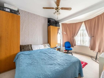 3 Bedroom Maisonette For Sale In Neasden, London