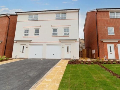 3 Bedroom Semi-detached House For Rent In Nuneaton, Warwickshire