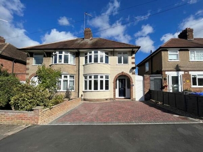 3 Bedroom Semi-detached House For Rent In The Headlands
