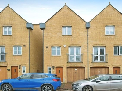 3 Bedroom Town House For Sale In Cardiff