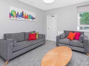 4 Bedroom Semi-detached House For Rent In Beeston, Nottingham