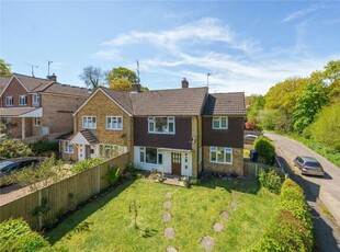 4 Bedroom Semi-detached House For Sale In Farnham, Surrey