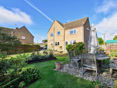 4 Bedroom Semi-detached House For Sale In Henley-on-thames, Oxfordshire