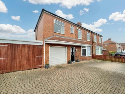 4 Bedroom Semi-detached House For Sale In South Shields, Tyne And Wear