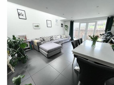 4 Bedroom Semi-detached House For Sale In Tunbridge Wells