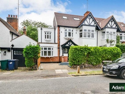 5 Bedroom Semi-detached House For Sale In Finchley Central