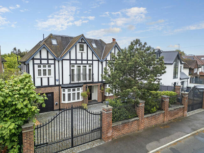 7 Bedroom Detached House For Rent In Chigwell
