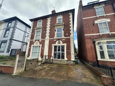 7 Bedroom Semi-detached House For Sale In 4 Merridale Lane, Wolverhampton
