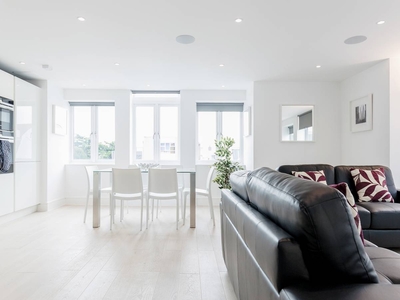 A serviced 3-Bedroom Apartment in Ealing