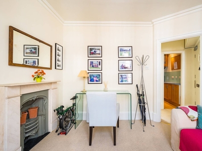 Flat in Carrington Street, Mayfair, W1J