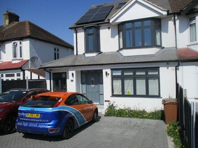 House Of Multiple Occupation For Rent In Wallington, Surrey
