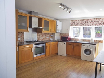 Room for rent in a 4-bedroom flatshare in Battersea