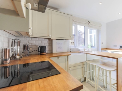 Serviced 2-Bedroom Apartment in Clapham