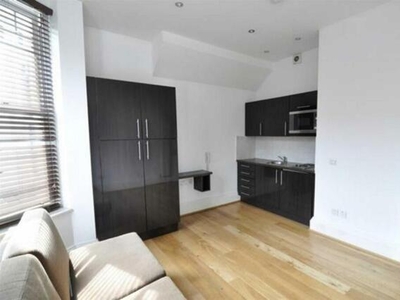 Studio Flat For Rent In West Hampstead, London