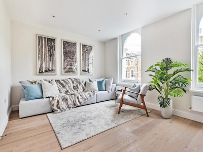 1 bedroom Flat for sale in Ferndale Road, London SW4