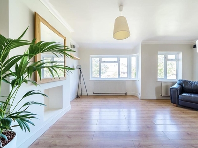 2 bedroom Flat for sale in Cavendish Avenue, Ealing W13