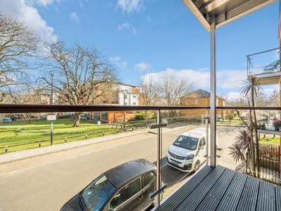 2 bedroom Flat for sale in Highfield Close, Hither Green SE13