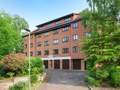 2 bedroom Flat for sale in Holmbury Park, Bromley BR1
