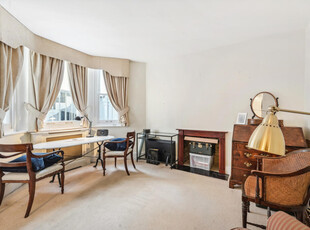 1 bedroom flat for rent in Airlie Gardens, London, W8
