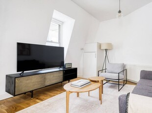 2-bedroom apartment for rent in Goodge Street