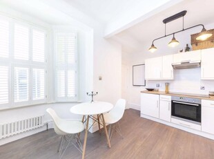 2 bedroom flat for rent in Barons Court Road, London, Greater London, W14