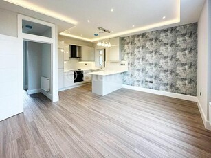2 bedroom flat for rent in Camden Road, London, N7 , N7