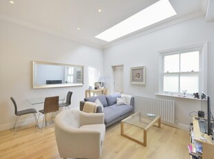 2 bedroom flat for rent in Green Lanes London N16