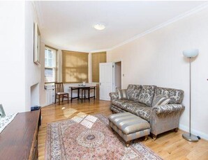 2 bedroom flat for rent in Greencroft Gardens south Hampstead , London, NW6