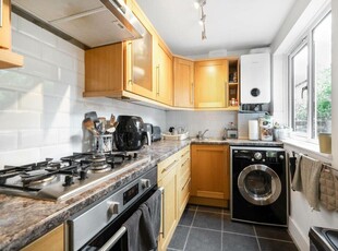 2 bedroom flat for rent in Idlecombe Road, Tooting, London, SW17