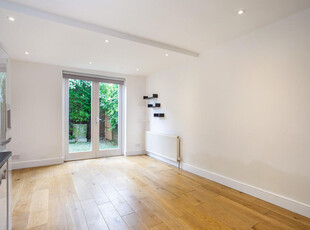 2 bedroom flat for rent in Kilkie Street, Fulham, SW6