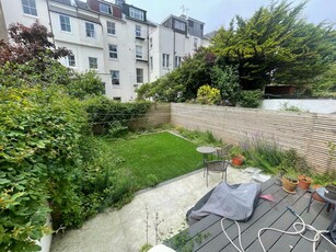 2 bedroom flat for rent in St. Michaels Place, Brighton, BN1