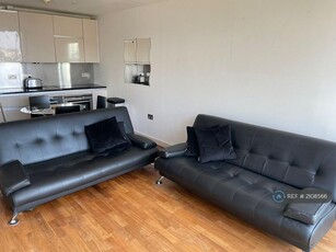 2 bedroom flat for rent in The Quays, Salford Quays, M50