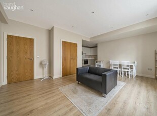 2 bedroom flat for rent in Western Road, Brighton, East Sussex, BN1
