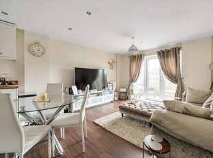 2 Bedroom Flat For Sale In Addlestone, Surrey