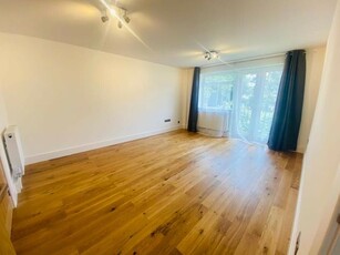 2 bedroom flat to rent Hounslow, TW3 2BT