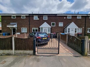 2 bedroom semi-detached house for rent in Craven Drive, Manchester, M5