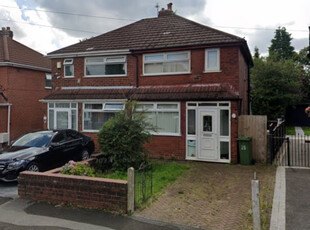 2 bedroom semi-detached house for rent in Thornhill Road, Droylsden, Manchester, M43