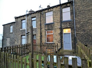 1 bedroom terraced house for rent in Crossley Street, Queensbury, Bradford, BD13