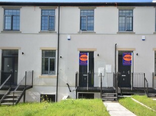2 bedroom town house for rent in Kinder Close, Thornton, Bradford, BD13