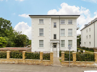 3 bedroom apartment for rent in Oak Hill Road, Surbiton, KT6