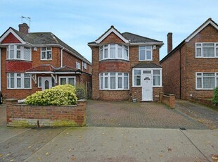 3 bedroom detached house for rent in Park Lane, Hayes, Middlesex, UB4