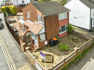3 Bedroom Detached House For Sale In Dunstable, Bedfordshire