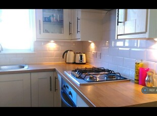 3 bedroom flat for rent in Brixton, London, SW2