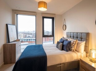 3 bedroom flat for rent in The Trilogy, Ellesmere Street, Manchester, M15