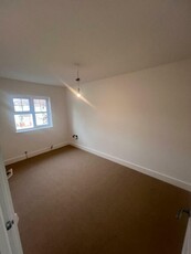 3 bedroom house for rent in De Havilland Road, Edgware, HA8